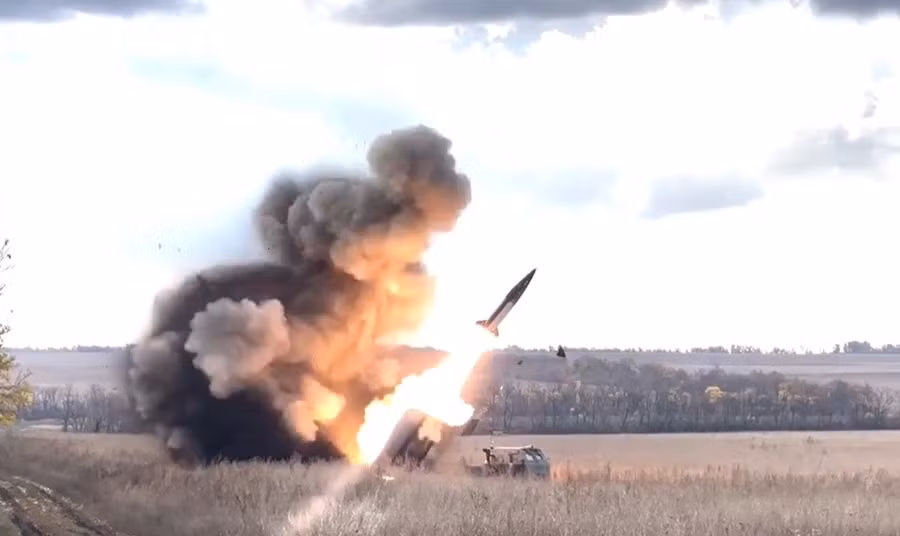 Ukraine sử dụng ATACMS do Mỹ cung cấp tấn công lực lượng Nga.