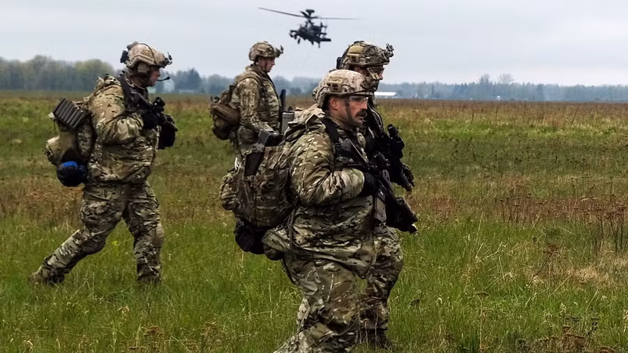 Binh sĩ NATO trong một cuộc tập trận tại Estonia.