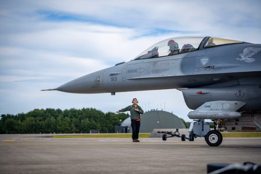 Tiêm kích F-16 tại căn cứ Misawa, Nhật Bản.