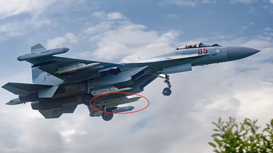Tên lửa R-77M trên tiêm kích Su-35S của Nga.