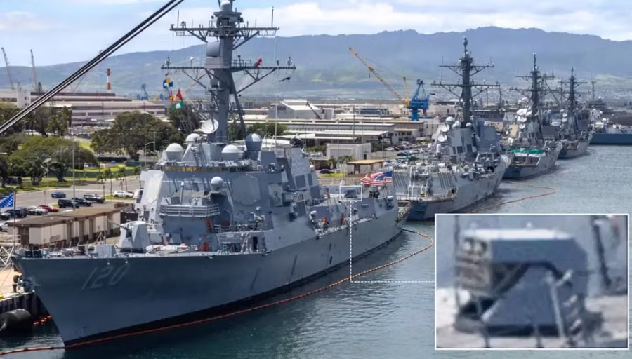 Hệ thống chống UAV Coyote được trang bị trên khu trục hạm Aegis USS Carl M. Levin của Mỹ. 