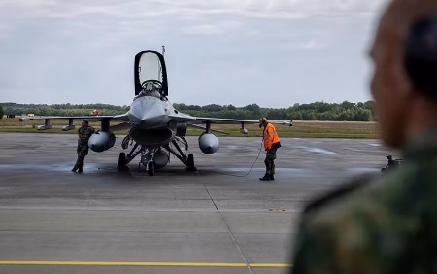 Tiêm kích F-16.