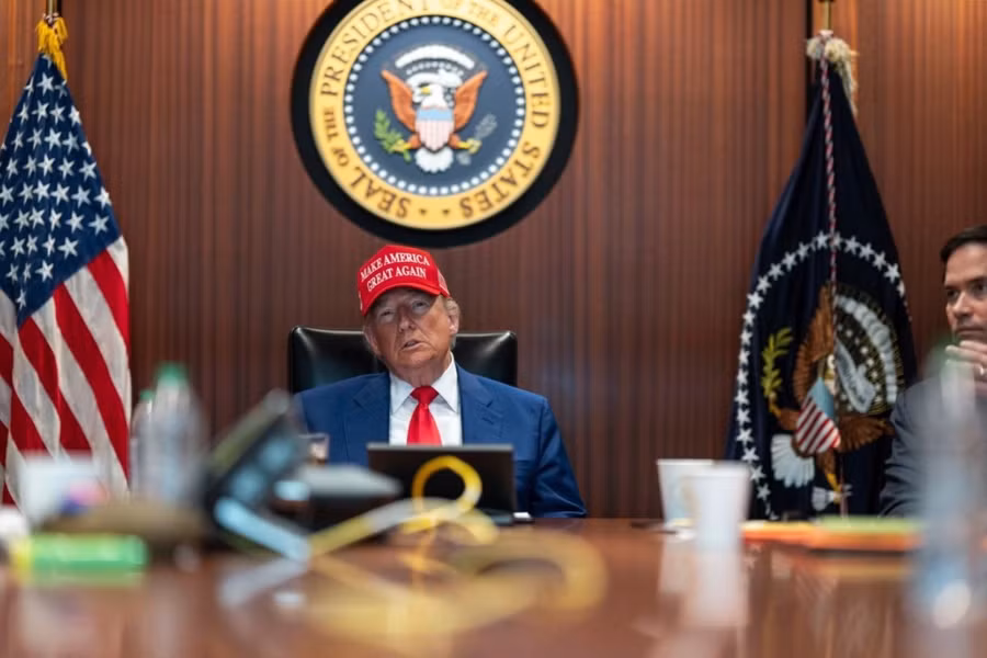 Tổng thống Mỹ Donald Trump tại Phòng Tình huống ở Nhà Trắng ngày 21 tháng 6.
