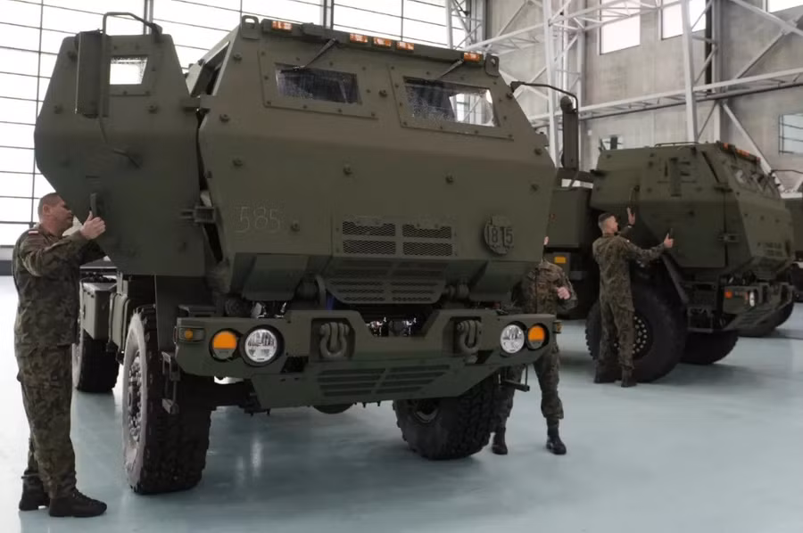 Xe mang phóng của HIMARS có thể được dùng cho dự án Nightfall.