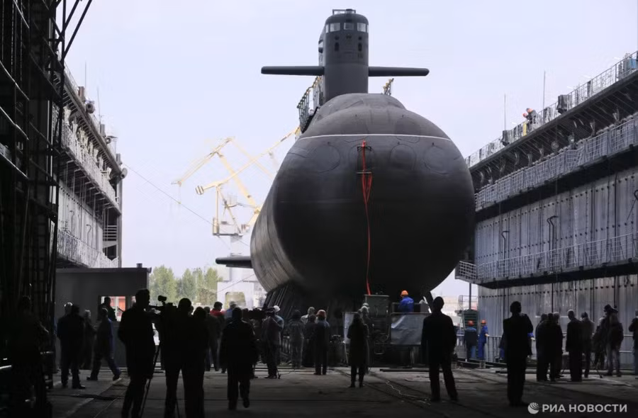 Lễ hạ thủy tàu ngầm Lada Project 677 Kronshtadt.