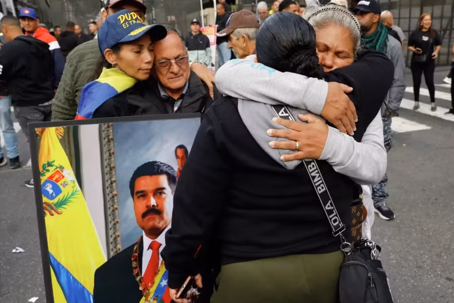 Người biểu tình ủng hộ ông Nicolas Maduro tại thủ đô Caracas.