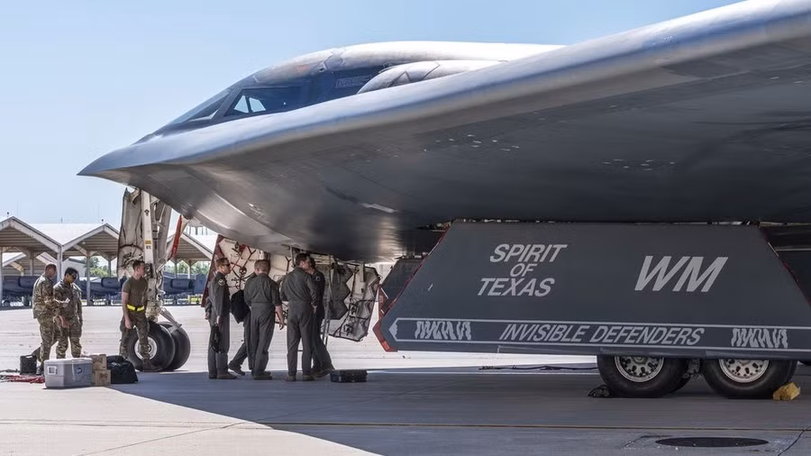 Oanh tạc cơ tàng hình B-2 Spirit của Mỹ.