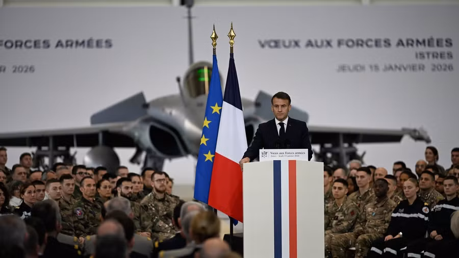 Tổng thống Emmanuel Macron trong chuyến thăm căn cứ không quân Istres, hôm 15 tháng 1 năm 2026.