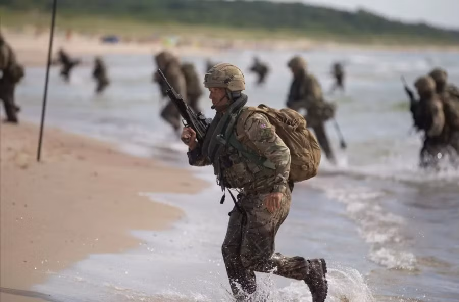 Binh sĩ Anh trong cuộc tập trận Baltops tại Palanga, Lithuania.