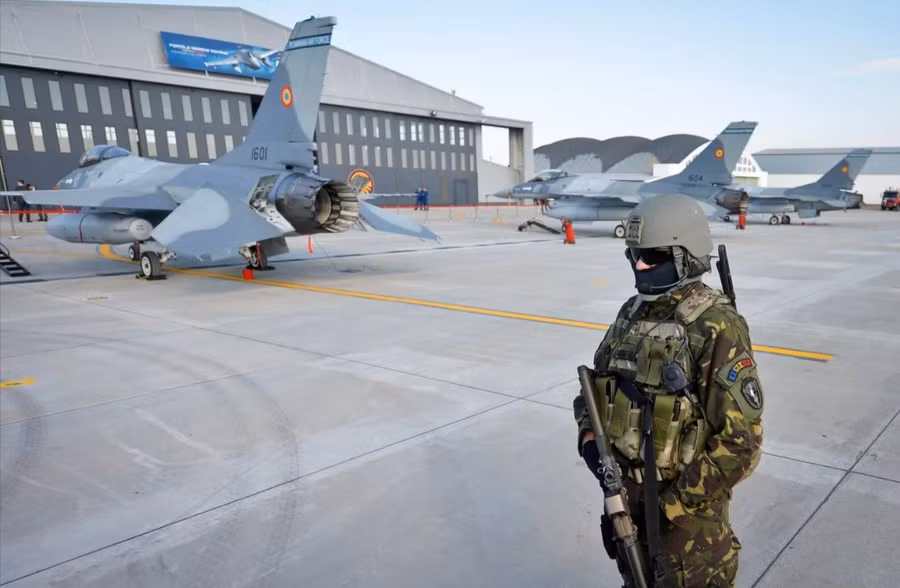 Tiêm kích F-16 của Romania tại Căn cứ Không quân Borcea.