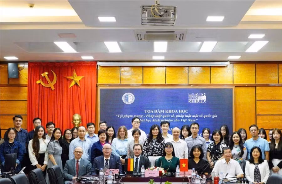Đại biểu tham gia toạ đàm
