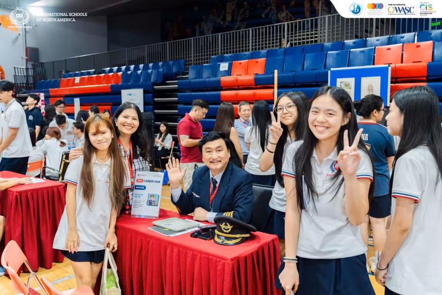 Học sinh hứng thú với những trải nghiệm trong Ngày hội nghề nghiệp. 2.jpg