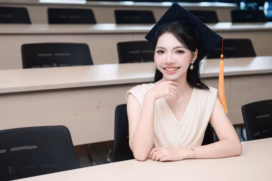 GPA tuyệt đối 4.0/4.0, Tống Yến Nhi là một trong Thủ khoa ngành Quản trị Kinh doanh Quốc tế, Chương trình Tiên tiến, ĐH Kinh tế Quốc dân.