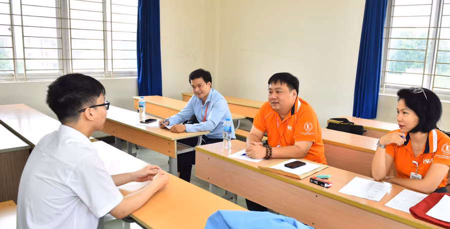 Thí sinh tham gia phỏng vấn tài năng của Đại học Bách khoa Hà Nội.