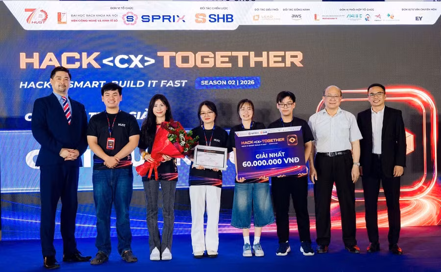 Đội đạt giải nhất.