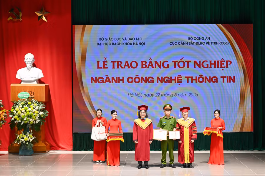 Lễ trao bằng tốt nghiệp.