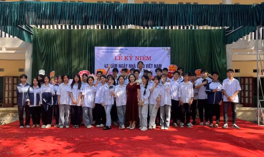 thuy-cham-luu-giu-ky-niem-voi-thay-co-vao-dip-20-11.jpg