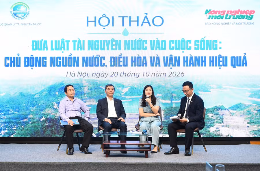 Các chuyên gia chia sẻ tại Hội nghị.