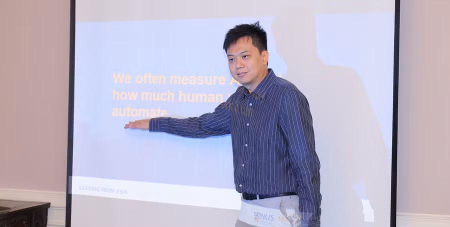 Tiến sĩ Tan Hong Ming, phụ trách Vận hành số Trường Kinh doanh, Đại học Quốc gia Singapore (NUS).