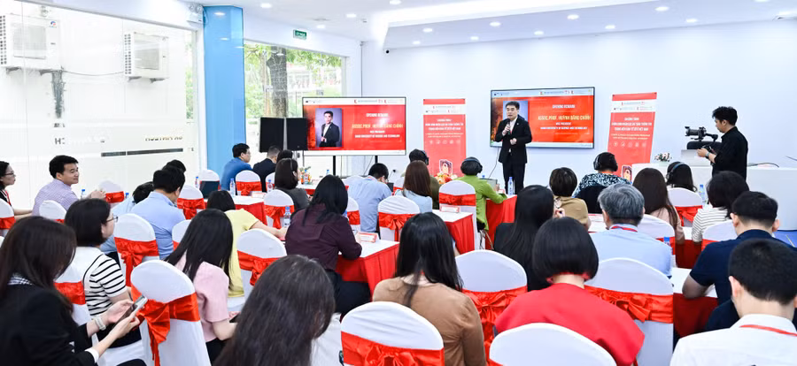 Quang cảnh buổi lễ công bố.