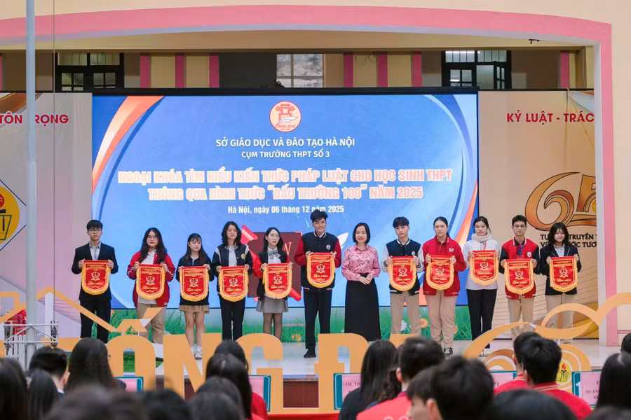 Trường THPT Đống Đa lồng ghép giáo dục phòng chống tác hại thuốc lá qua các hoạt động ngoại khoá.