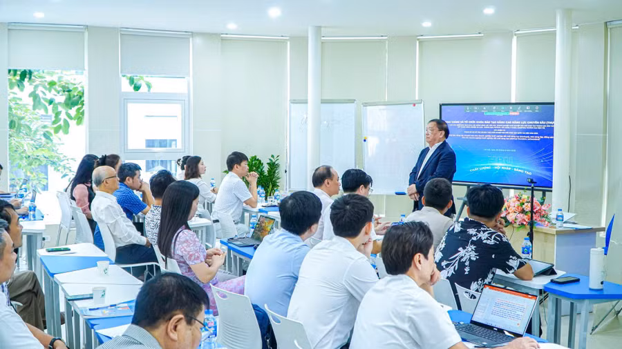 NGND.PGS.TS. Tô Ngọc Hưng phát biểu khai giảng khoá học Nâng cao năng lực chuyên sâu.