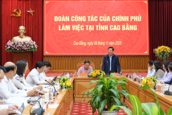 Quang cảnh chương trình làm việc.