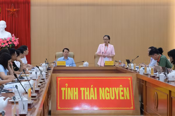 Thứ trưởng Nguyễn Thị Quyên Thanh kiểm tra công tác chuẩn bị Kỳ thi tốt nghiệp THPT tại Thái Nguyên