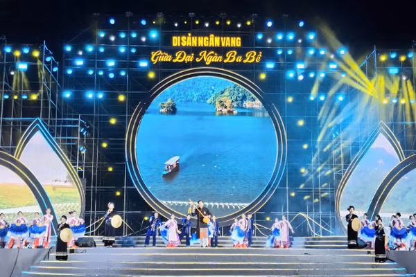 Những màn trình diễn đậm sắc màu văn hóa tại chương trình.
