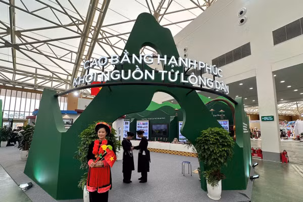 Không gian trưng bày của Cao Bằng tại Triển lãm có chủ đề “Cao Bằng hạnh phúc - Khơi nguồn từ lòng dân”.
