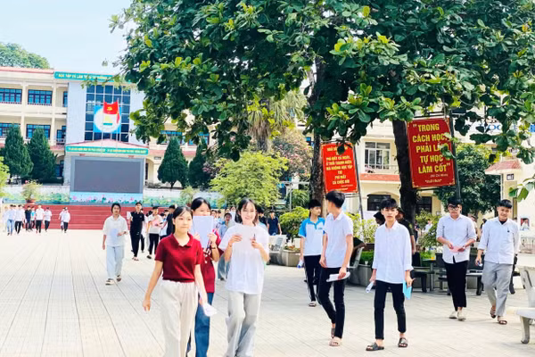 Thí sinh Thái Nguyên hoàn thành môn thi cuối cùng tại Kỳ thi tuyển sinh lớp 10.