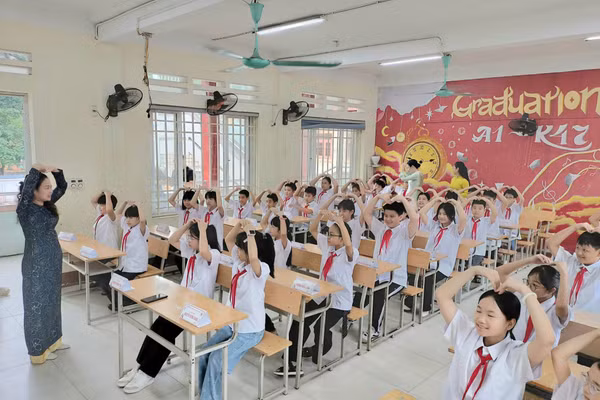 Trường THCS Nguyễn Du (phường Phan Đình Phùng) đón học sinh tựu trường. 