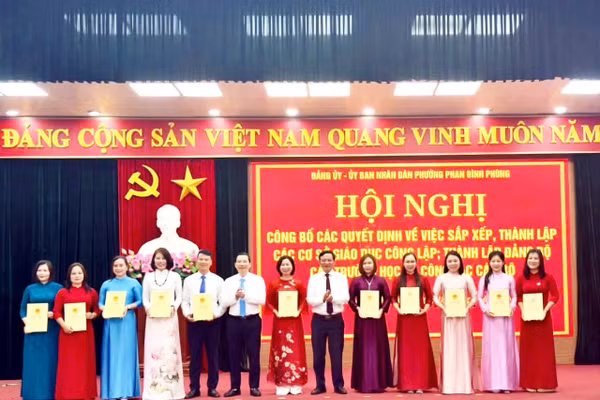 Các xã/phường tại Thái Nguyên công bố quyết định sắp xếp cơ sở giáo dục.