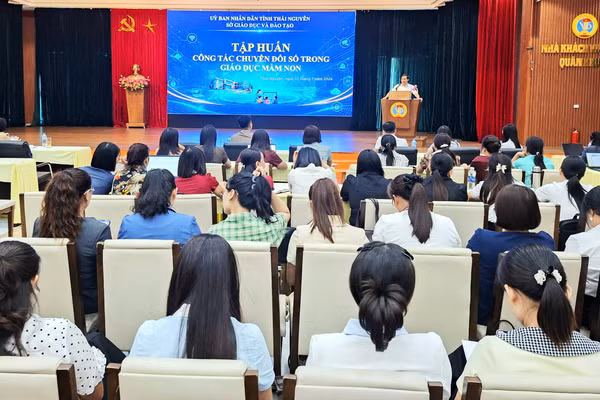 Sở GD&ĐT Thái Nguyên triển khai tập huấn công tác chuyển đổi số trong giáo dục mầm non.