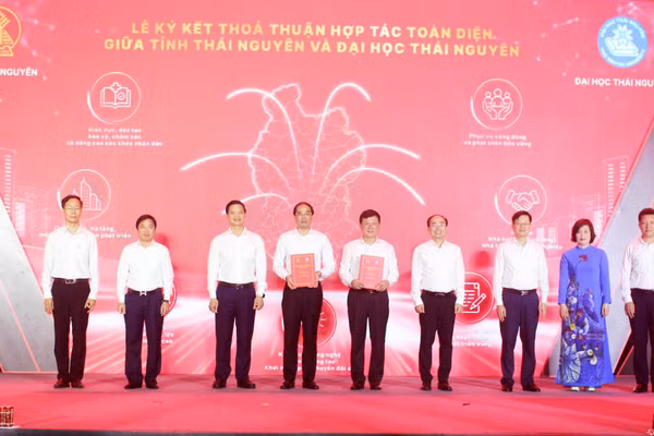 Lãnh đạo tỉnh Thái Nguyên và Đại học Thái Nguyên ký kết thỏa thuận hợp tác toàn diện.