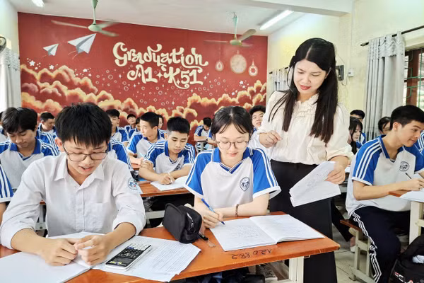 Trường THPT Dương Tự Minh (Thái Nguyên) tập trung ôn tập cho học sinh lớp 12.