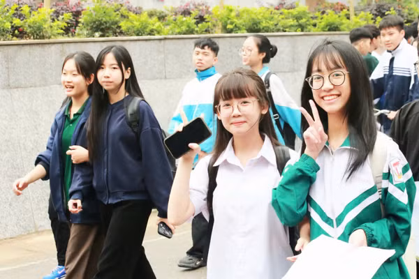 Học sinh tham gia, tập dượt qua đợt thi thử vào lớp 10.