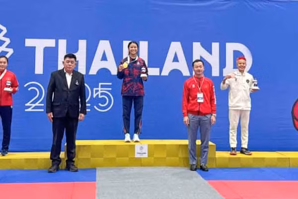 VĐV Phụng Mùi Nhình giành Huy chương Bạc nội dung đối kháng Fighting, hạng cân dưới 52kg nữ tại SEA Games 33. Ảnh: SVHTTVDLCB