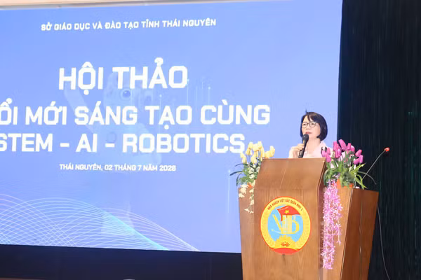 Đại diện lãnh đạo Sở GD&ĐT Thái Nguyên phát biểu tại Hội thảo.