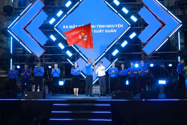 Phát động chương trình tình nguyện.