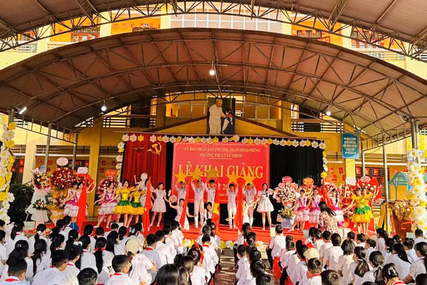 Niềm vui khai giảng năm học mới 2025-2026 của Trường THCS Tân Thịnh (phường Phan Đình Phùng, tỉnh Thái Nguyên).
