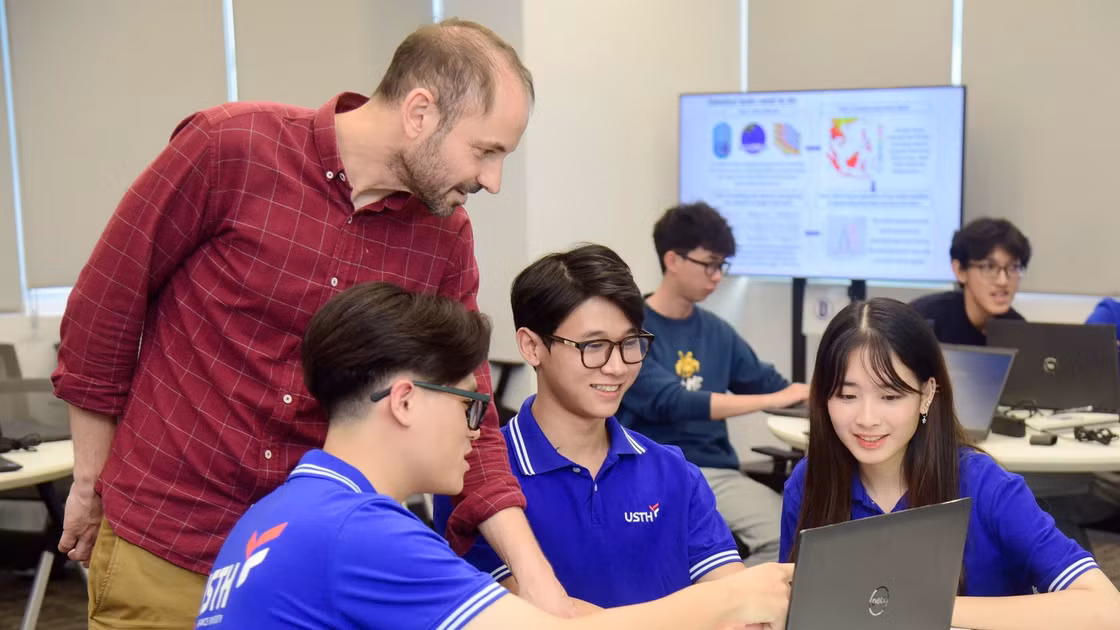 Sinh viên Trường Đại học KH&CN Hà Nội trong giờ học.