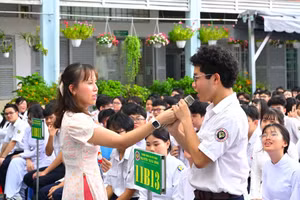 Trường THPT Nguyễn Thái Bình (TPHCM) truyền về trật tự, an toàn giao thông đường bộ dành cho học sinh.