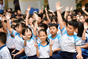Học sinh Trường Tiểu học Trần Hưng Đạo tại buổi giao lưu sáng nay.