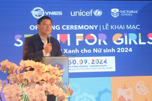 GS. Lê Anh Vinh phát biểu tại lễ khai mạc.