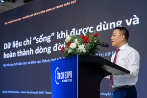 Ông Nguyễn Trần Khánh Bảo, Chánh văn phòng Sở GD&ĐT TPHCM chia sẻ tại Hội thảo.