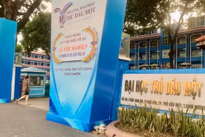 Trường Đại học Thủ Dầu Một thu sai quy định hơn 37 tỷ đồng của sinh viên sau đó đã nộp lại vào ngân sách nhà nước - Ảnh: Hải Yến.