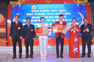Trường MN, TH, THCS và THPT Nam Việt vinh danh học sinh đạt thành tích xuất sắc trong đợt tuyển sinh đại học năm 2026.