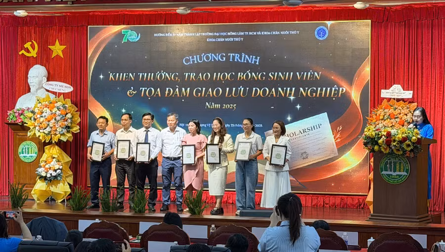 Khoa Chăn nuôi Thú y, Trường Đại học Nông Lâm TPHCM tri ân các doanh nghiệp đồng hành.
