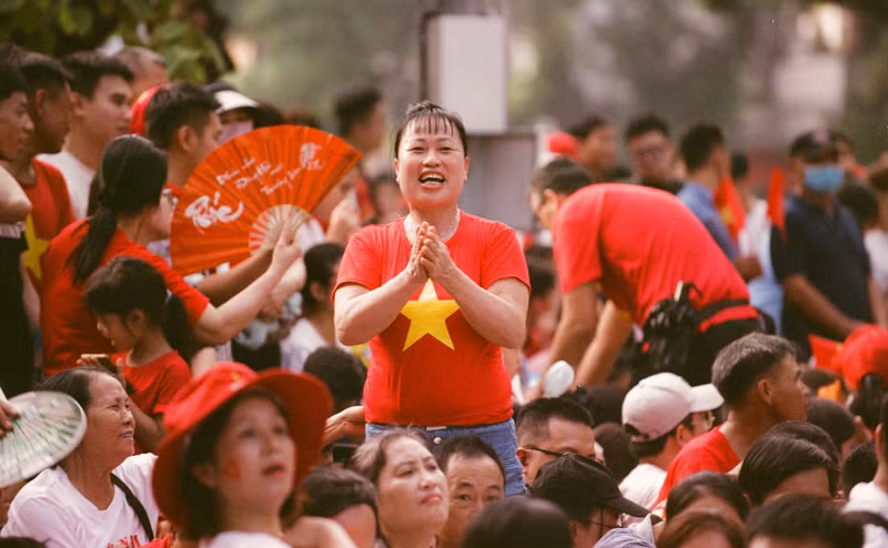 Xuyên suốt những tuyến phố Trần Phú, Lê Duẩn, Điện Biên Phủ... là hình ảnh người dân háo hức chờ đón từng đoàn diễu binh, diễu hành... 2025-09-02-17-27-19-0418.jpg